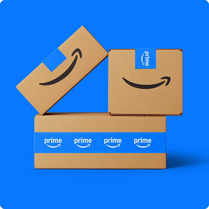 Trois colis marqués par le logo Prime